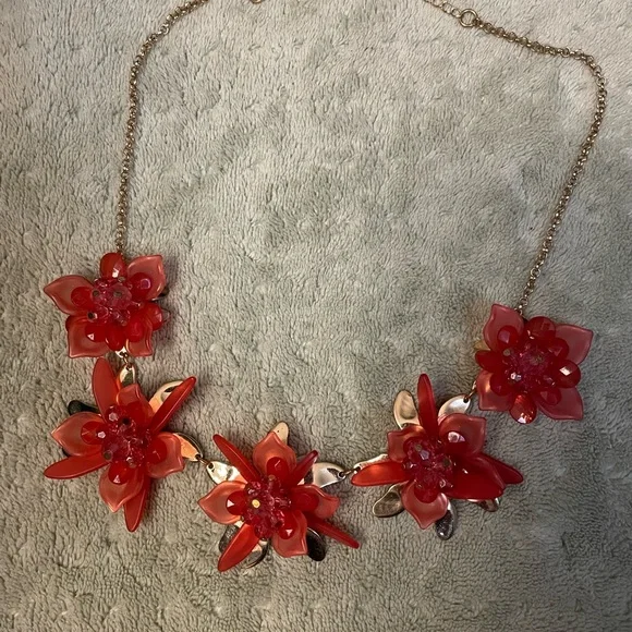 Flower statement necklace - Picture 1 of 3